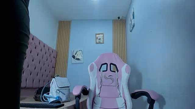 Dakota x18 online show from November 14, 2025, 7:34 pm