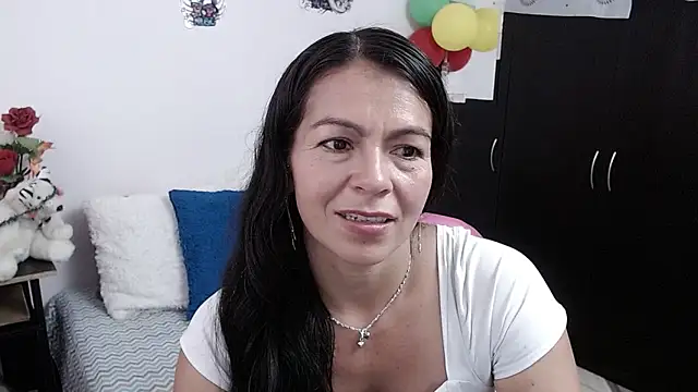 camilavargas  online show from September 27, 2025, 8:36 pm