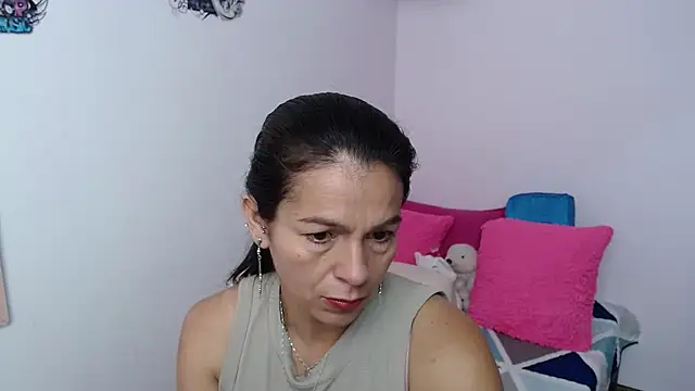 camilavargas  online show from February 7, 2026, 1:04 pm