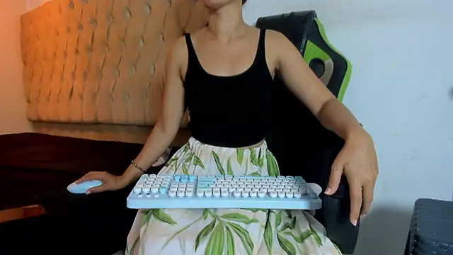 Naomis 35 online show from February 21, 2026, 7:59 pm