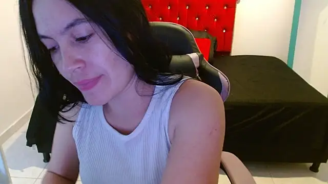 Snapshot of cristal1609 chatting on February 25, 2026, 1:32 pm cristal1609 online show from February 25, 2026, 1:32 pm