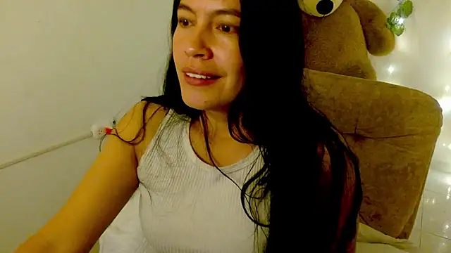 Snapshot of cristal1609 chatting on May 15, 2026, 2:13 pm cristal1609 online show from May 15, 2026, 2:13 pm
