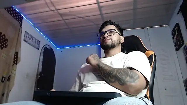 Chrys harris77 online show from December 4, 2025, 7:00 pm