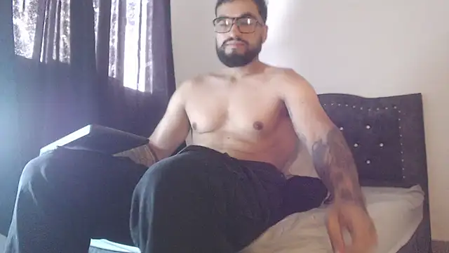 Chrys harris77 online show from April 15, 2026, 6:26 pm