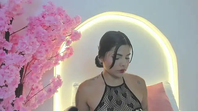 molly lovee  online show from June 30, 2026, 7:26 pm