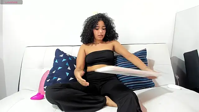 Snapshot of AliciaBlack01 chatting on October 7, 2025, 12:19 am AliciaBlack01 online show from October 7, 2025, 12:19 am