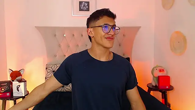 SalvadorFit online show from December 1, 2025, 8:47 pm