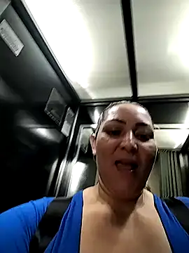 Lunita86 online show from November 3, 2025, 3:46 pm