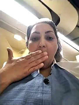 Lunita86 online show from April 19, 2026, 7:16 pm