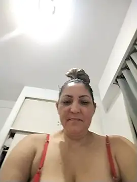 Snapshot of Lunita86 chatting on July 5, 2026, 3:23 am Lunita86 online show from July 5, 2026, 3:23 am
