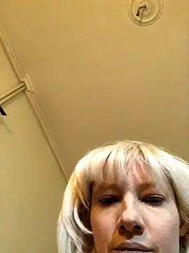 juliaoneandonly online show from October 15, 2025, 9:42 am