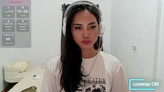 Divine Goddesss online show from April 19, 2026, 8:11 pm