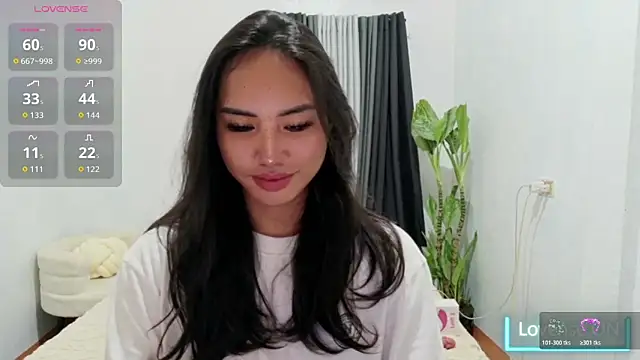 Divine Goddesss online show from April 22, 2026, 8:32 pm