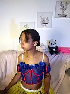 Suzanelee1 online show from October 1, 2025, 1:50 pm