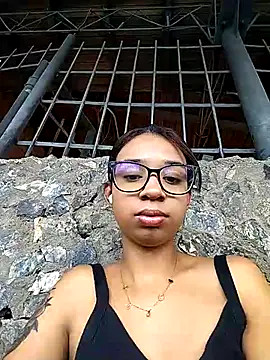 Suzanelee1 online show from November 2, 2025, 6:10 pm