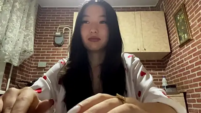 Snapshot of EmmaLeexth chatting on September 17, 2025, 5:03 pm EmmaLeexth online show from September 17, 2025, 5:03 pm