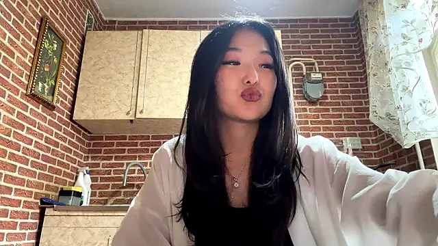 EmmaLeexth online show from March 24, 2026, 11:26 am