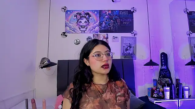 SabrinaV  online show from June 1, 2026, 11:12 am