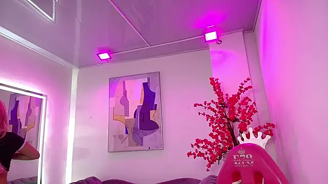 Kitty rouusse online show from October 4, 2025, 7:34 pm