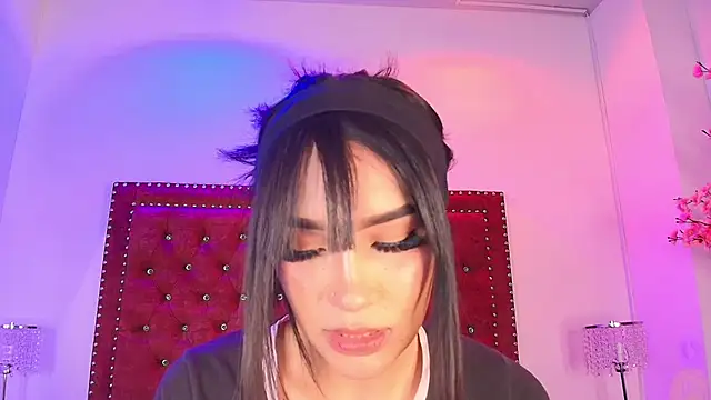 Kitty rouusse online show from October 19, 2025, 3:07 am