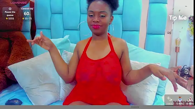 hazellanee online show from April 3, 2026, 3:26 am