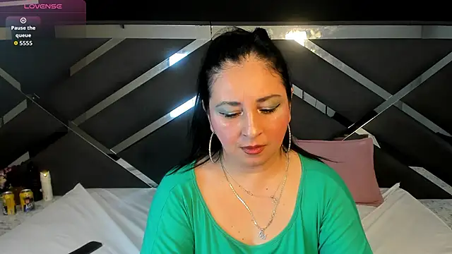 Snapshot of AgataThompson_ chatting on December 2, 2025, 7:20 pm AgataThompson online show from December 2, 2025, 7:20 pm