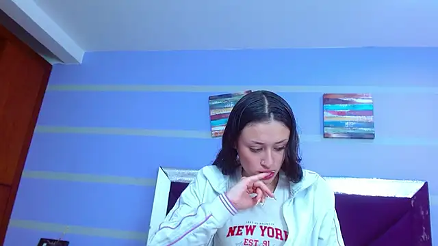 Emily Swiftt online show from November 15, 2025, 3:37 am