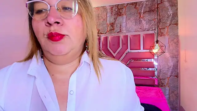 MaylinRosse  online show from February 18, 2026, 7:21 pm