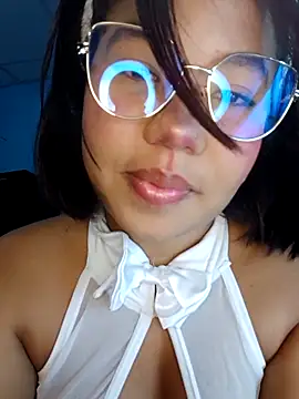 little onixx online show from October 31, 2025, 12:17 pm