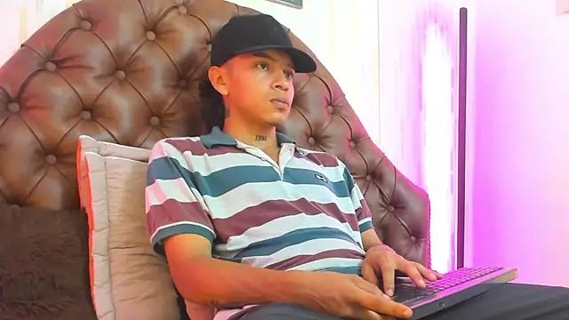Snapshot of noah_blake0 chatting on September 25, 2025, 2:48 am noah blake0 online show from September 25, 2025, 2:48 am