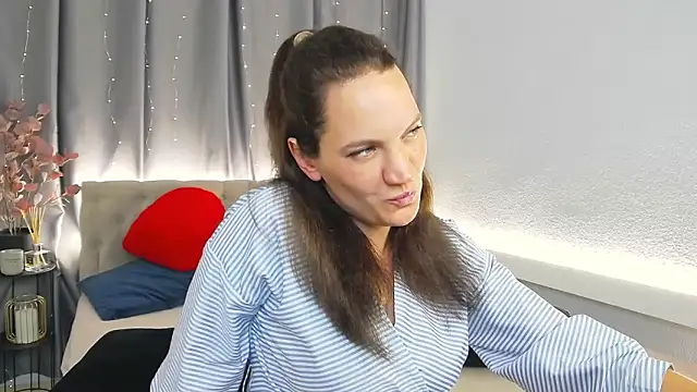 IvetaRayy online show from September 28, 2025, 12:32 pm