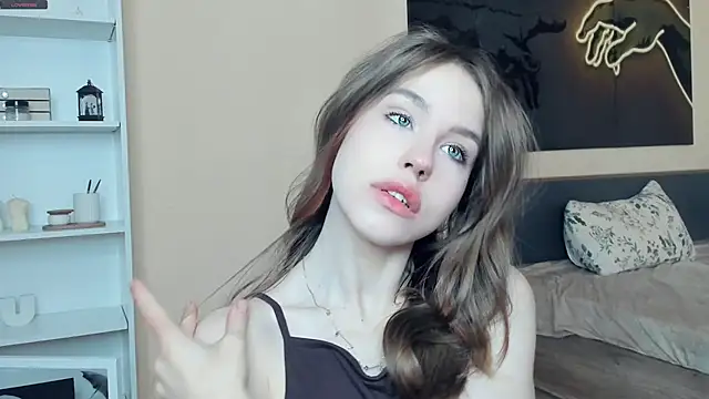 Snapshot of MaliaBourraine chatting on May 25, 2026, 7:36 am MaliaBourraine online show from May 25, 2026, 7:36 am