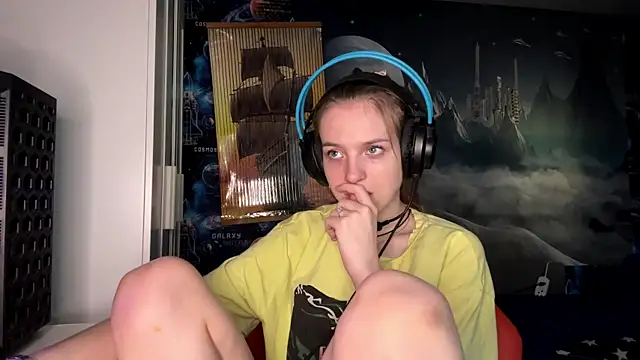 Elira Breeze online show from November 2, 2025, 12:18 pm