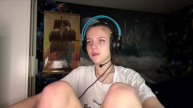 Elira Breeze online show from November 12, 2025, 12:27 pm