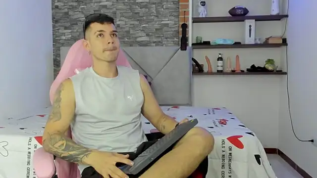 BooyHott  online show from January 11, 2026, 7:08 pm