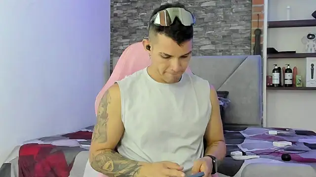 BooyHott  online show from February 5, 2026, 7:29 pm