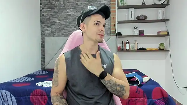 BooyHott  online show from February 18, 2026, 7:21 pm