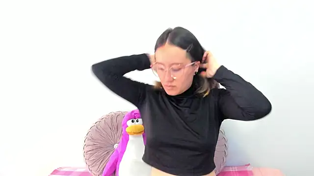 Kitty NaNa online show from November 25, 2025, 3:12 pm