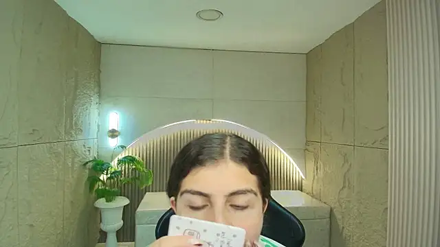 dany r  online show from April 9, 2026, 12:32 pm