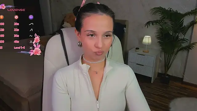 StarlitFairy online show from October 13, 2025, 6:02 am