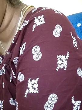 sweetqueen143 online show from September 25, 2025, 1:42 am