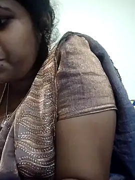 sweetqueen143 online show from October 22, 2025, 2:23 am