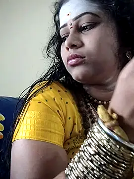 sweetqueen143 online show from October 26, 2025, 4:40 am