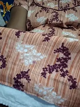 sweetqueen143 online show from November 3, 2025, 3:24 pm