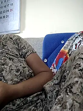 sweetqueen143 online show from November 17, 2025, 2:39 am