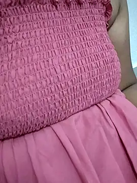 sweetqueen143 online show from February 9, 2026, 5:44 am