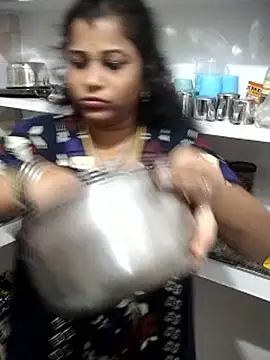 sweetqueen143 online show from April 3, 2026, 4:27 pm