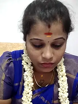 sweetqueen143 online show from April 17, 2026, 4:10 pm