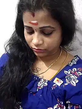 sweetqueen143 online show from April 18, 2026, 7:18 pm