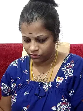 sweetqueen143 online show from April 19, 2026, 2:55 am